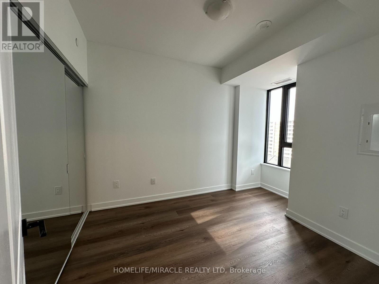 603 - 2075 LAKESHORE ROAD Image 12