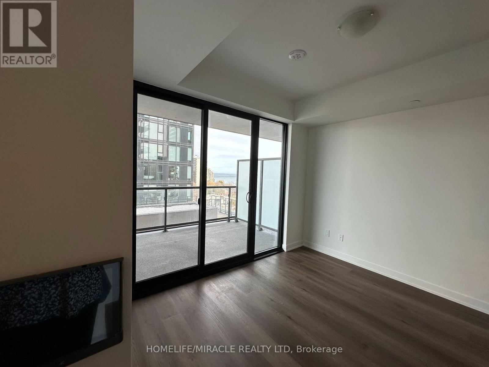 603 - 2075 LAKESHORE ROAD Image 8