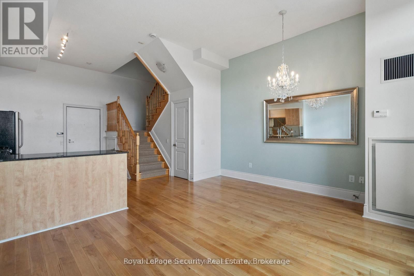 511 - 437 RONCESVALLES AVENUE Image 15