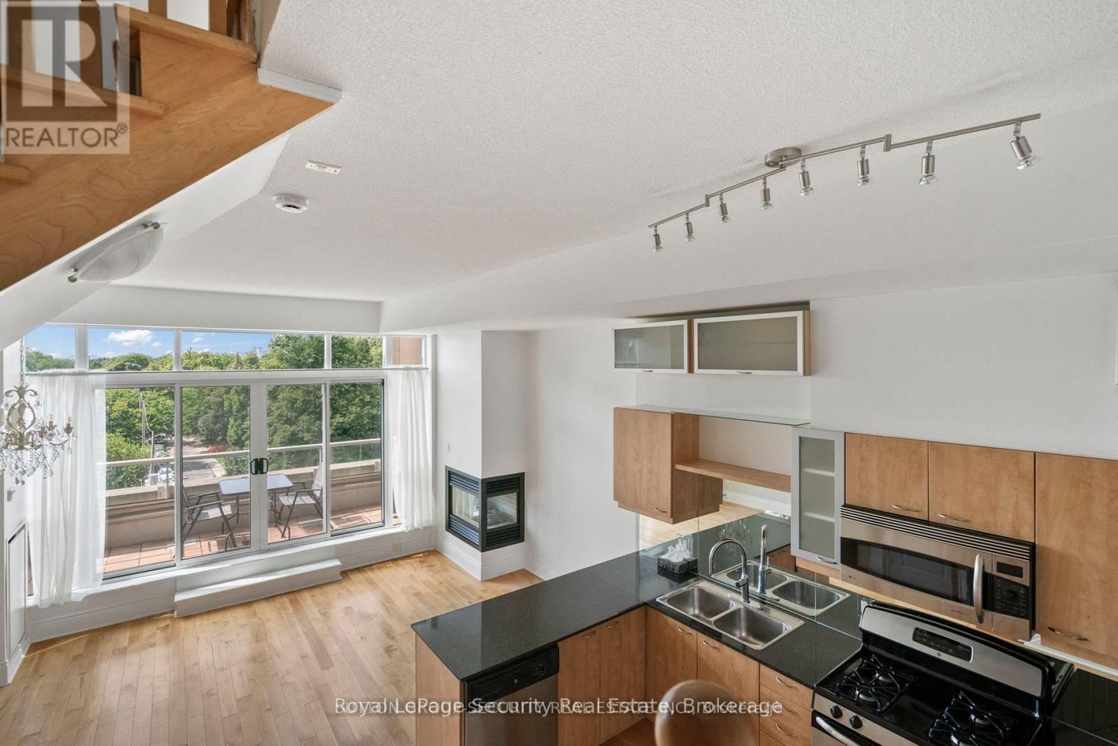 511 - 437 RONCESVALLES AVENUE Image 29