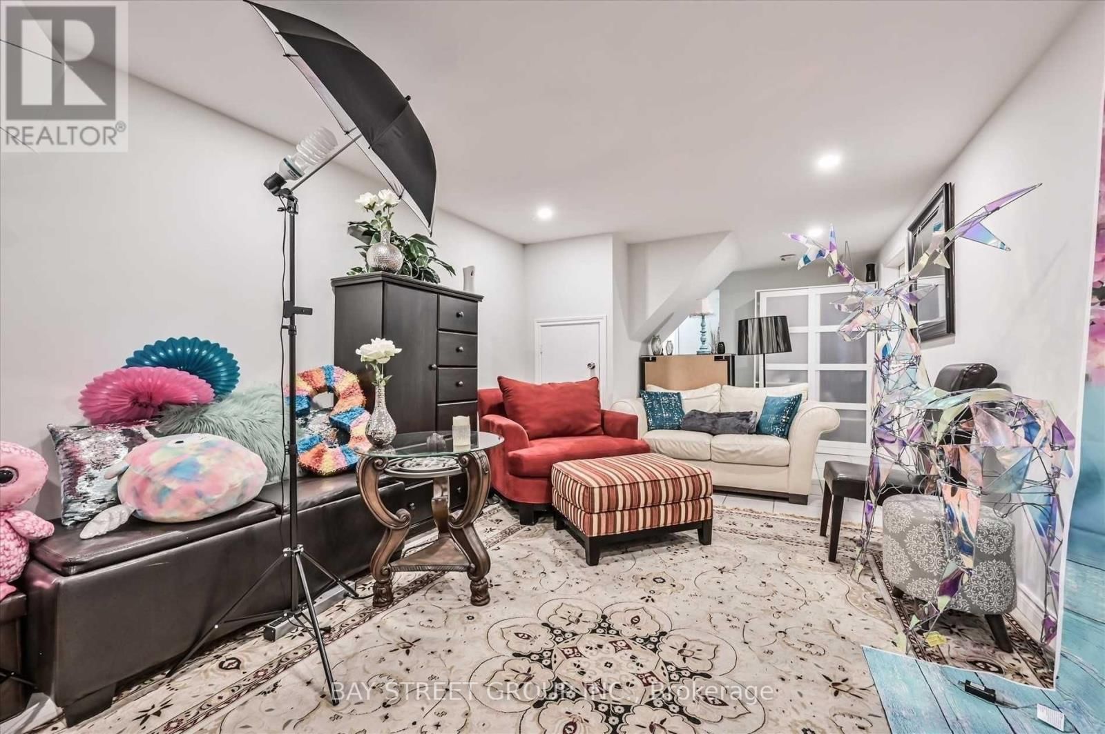 39 BARRINGTON CRESCENT Image 12