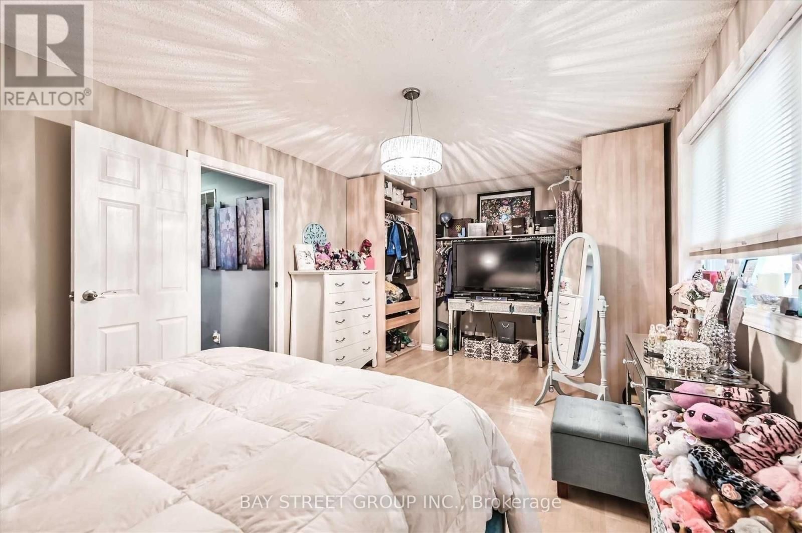 39 BARRINGTON CRESCENT Image 15