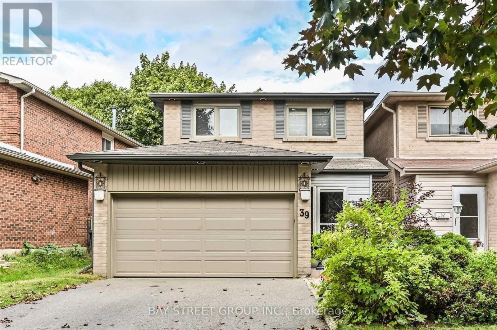 39 BARRINGTON CRESCENT Image 2