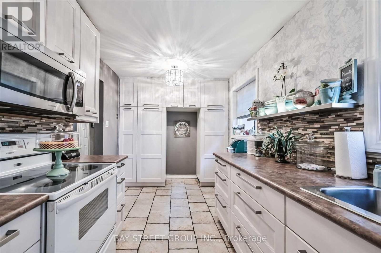 39 BARRINGTON CRESCENT Image 8