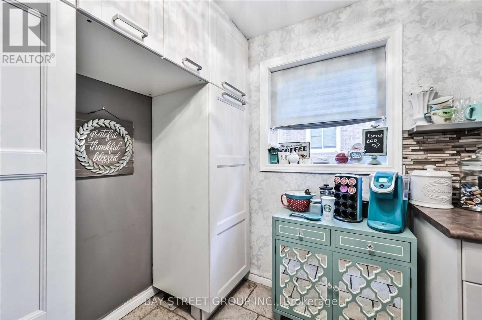 39 BARRINGTON CRESCENT Image 9