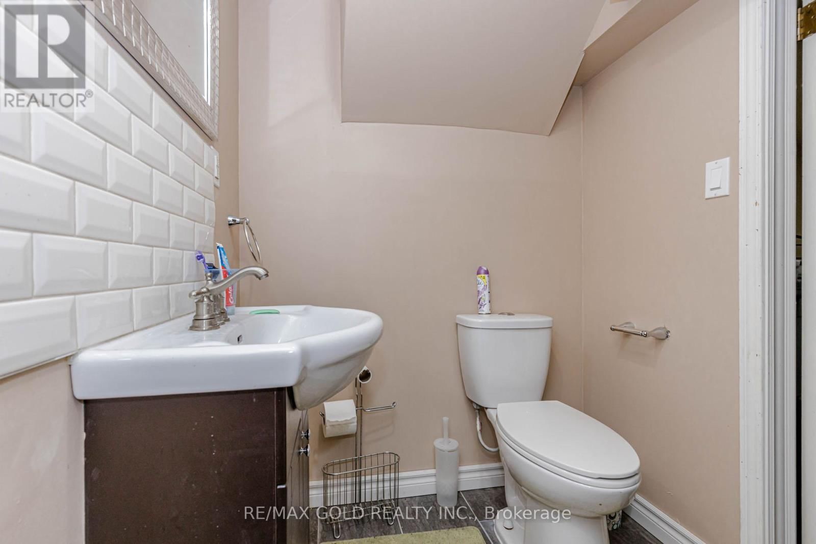 6 NUTMEG STREET Image 44