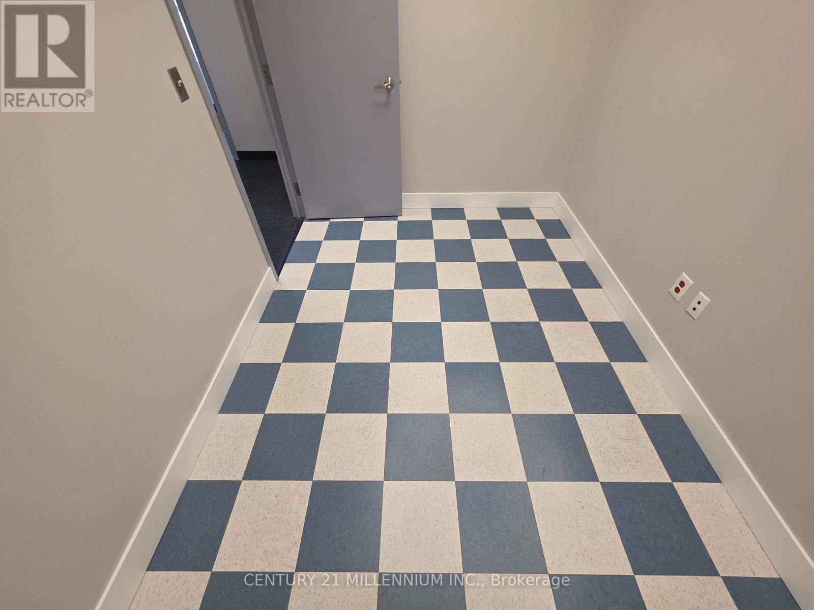 212 - 2250 BOVAIRD DRIVE EAST Image 3