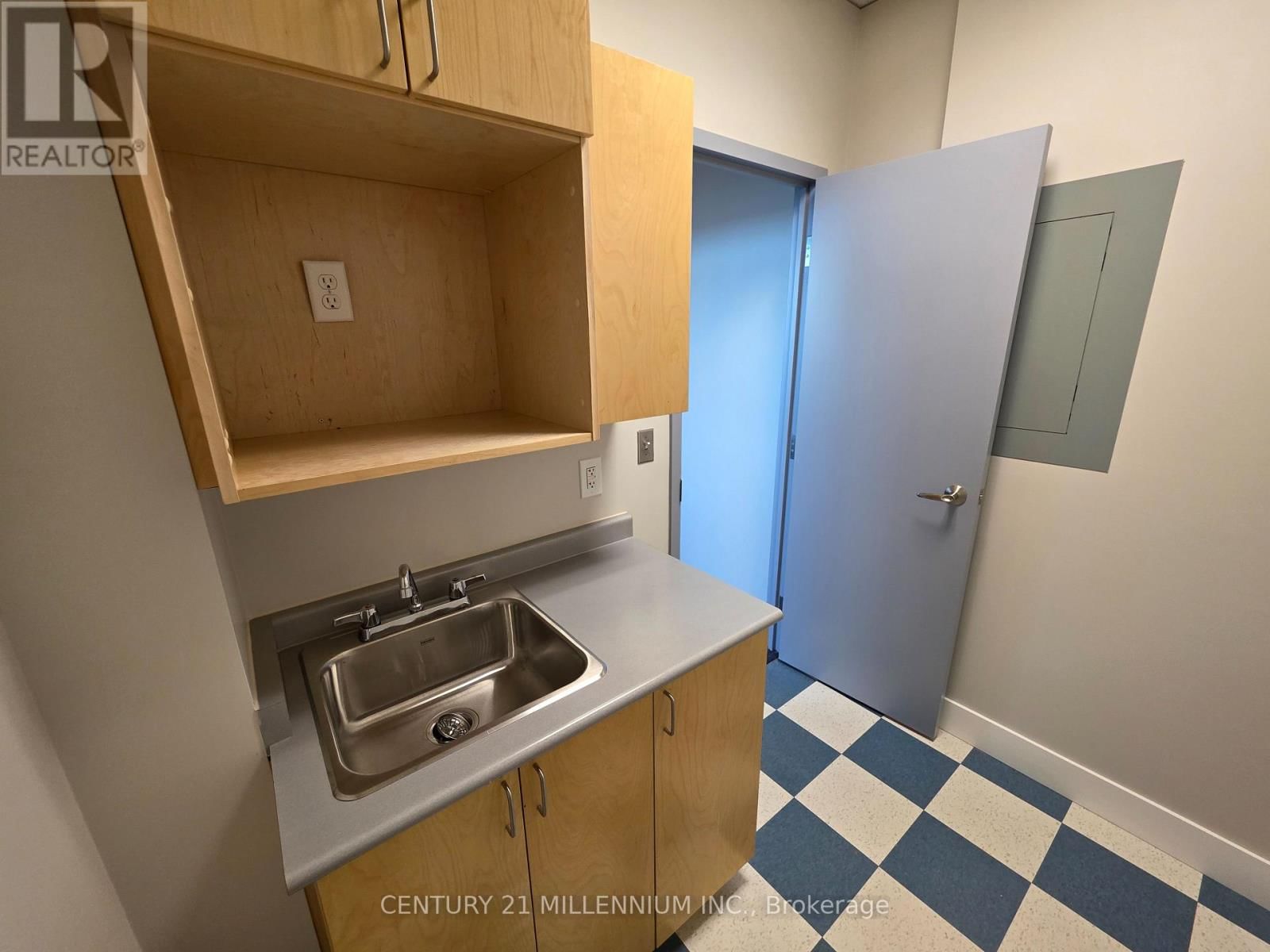 212 - 2250 BOVAIRD DRIVE EAST Image 8