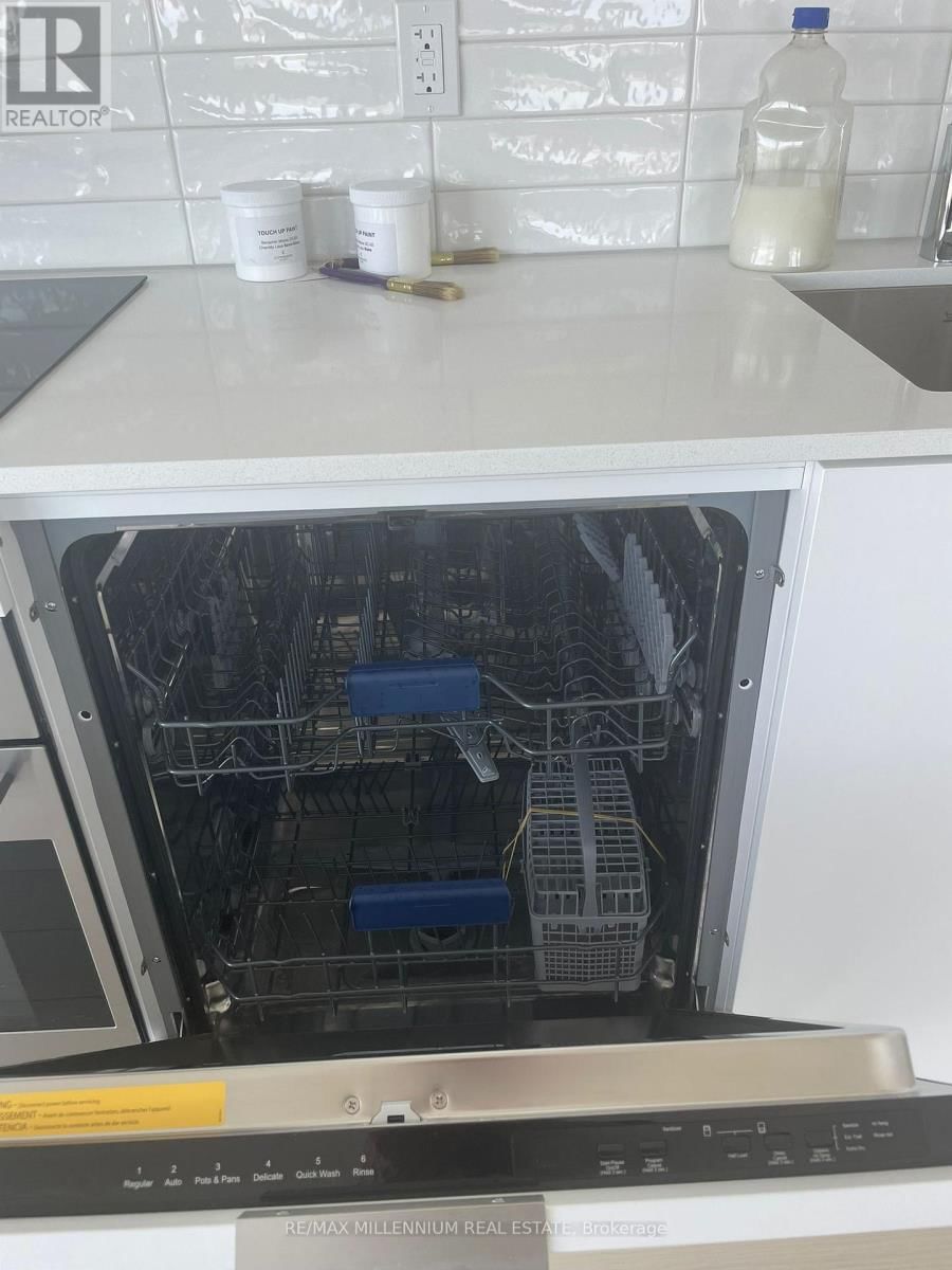 1902 - 15 SKYRIDGE DRIVE Image 9