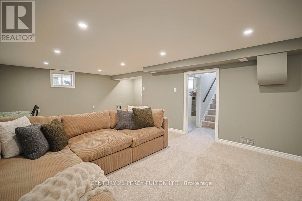 3 MILL STREET SOUTH Image 19