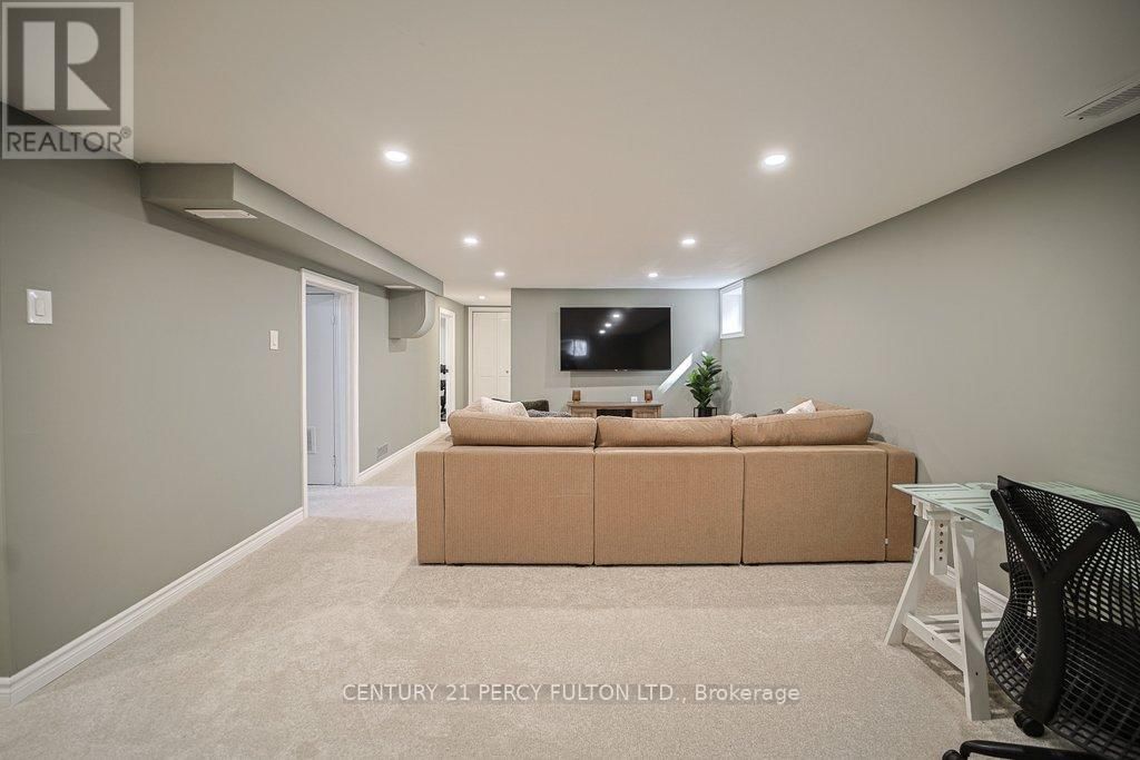 3 MILL STREET SOUTH Image 22