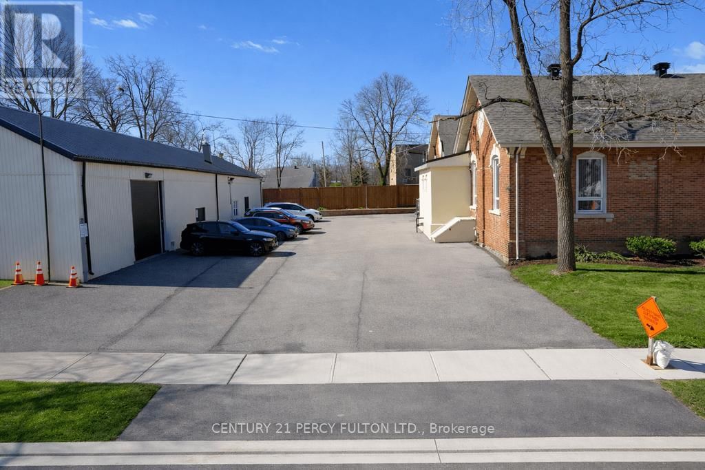 147 QUEEN STREET WEST Image 5