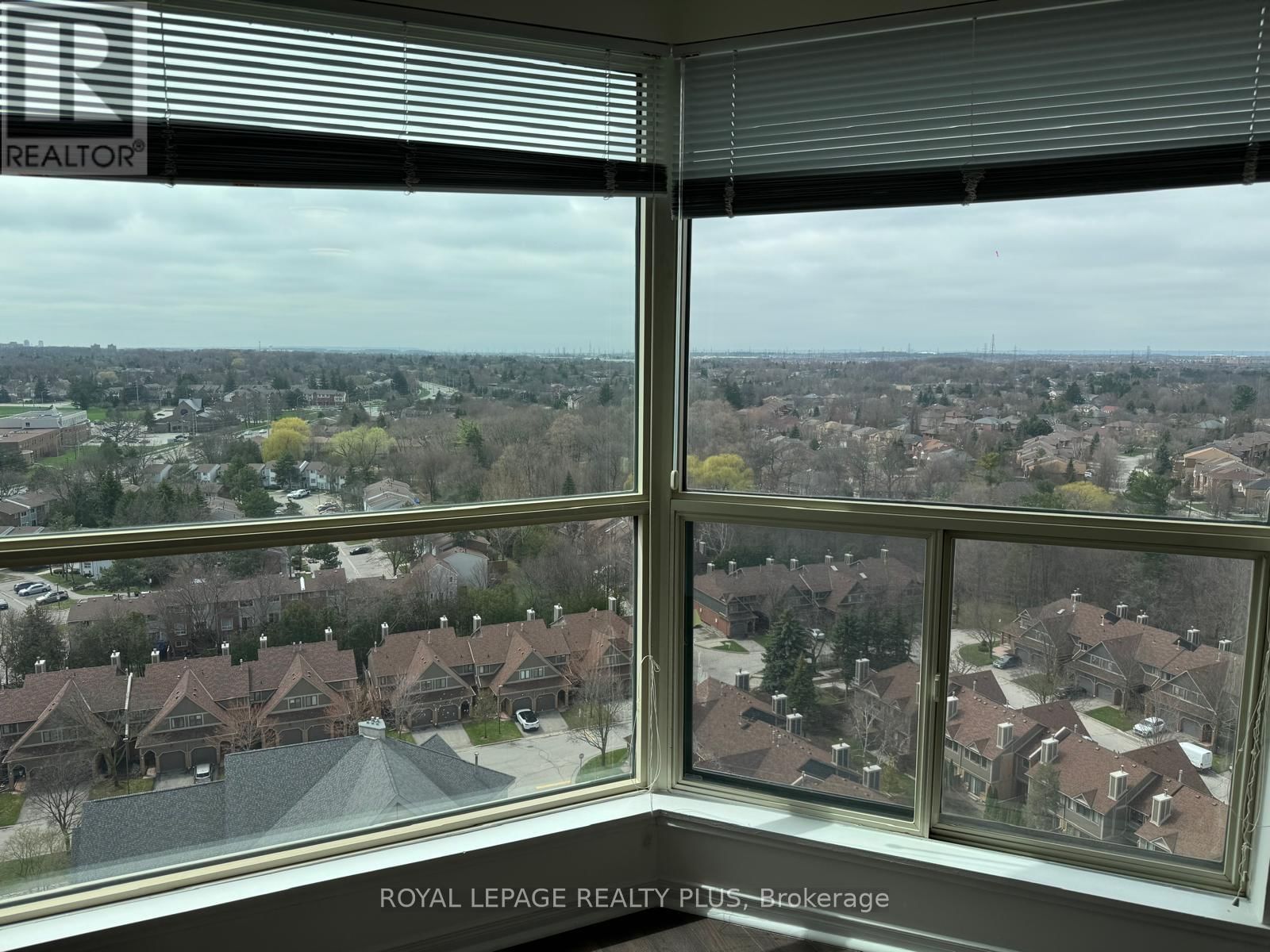 1808 - 2155 BURNHAMTHORPE ROAD WEST Image 20