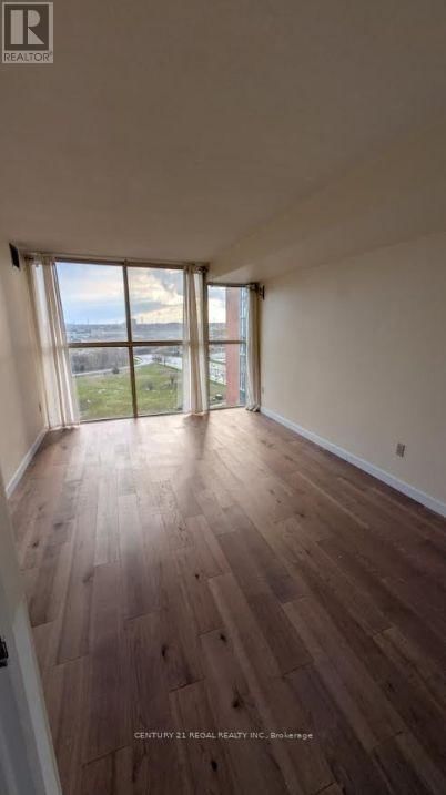 1112 - 4185 SHIPP DRIVE Image 6