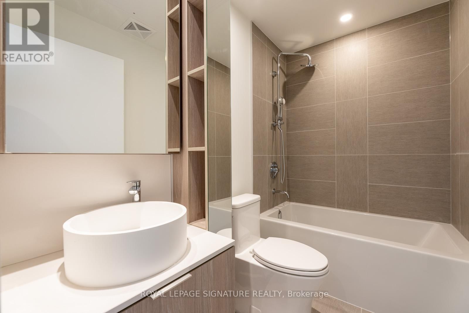 916 - 28 ANN STREET Image 3