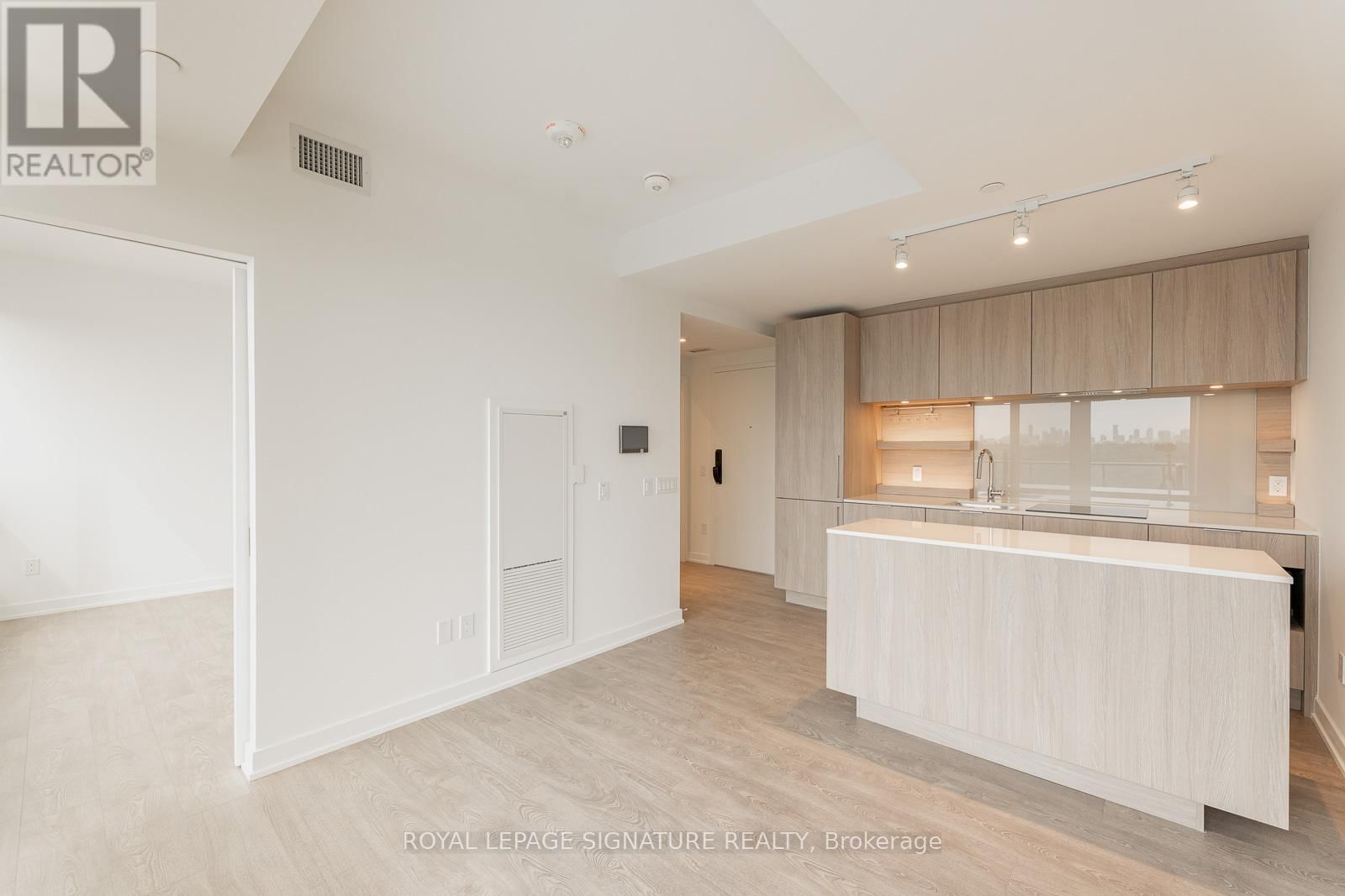 916 - 28 ANN STREET Image 8