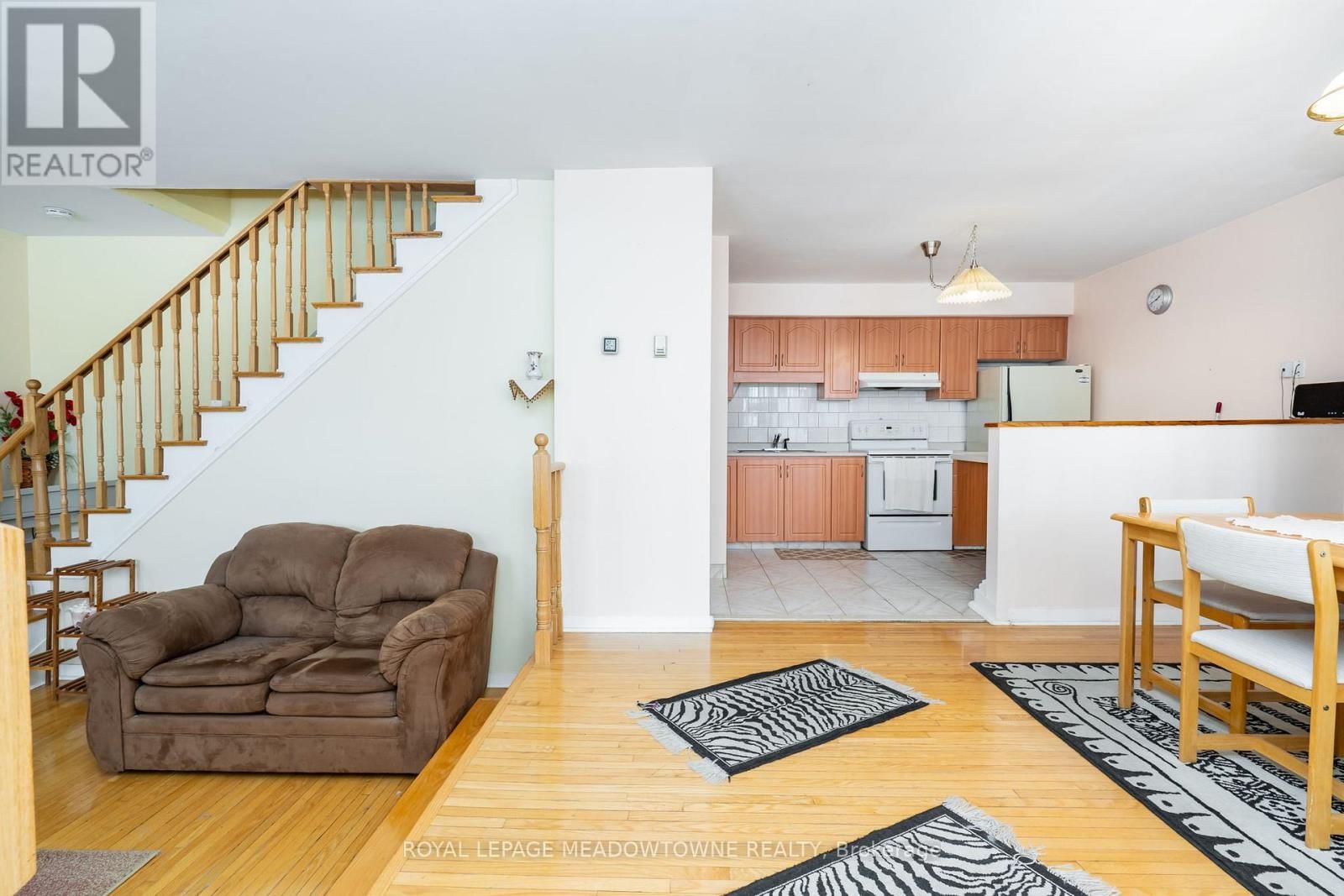 19 - 61 ARDGLEN DRIVE Image 4