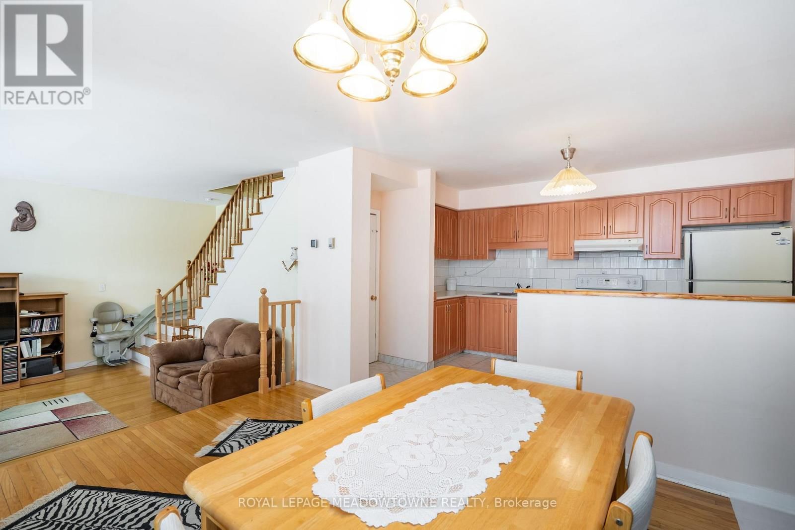 19 - 61 ARDGLEN DRIVE Image 6