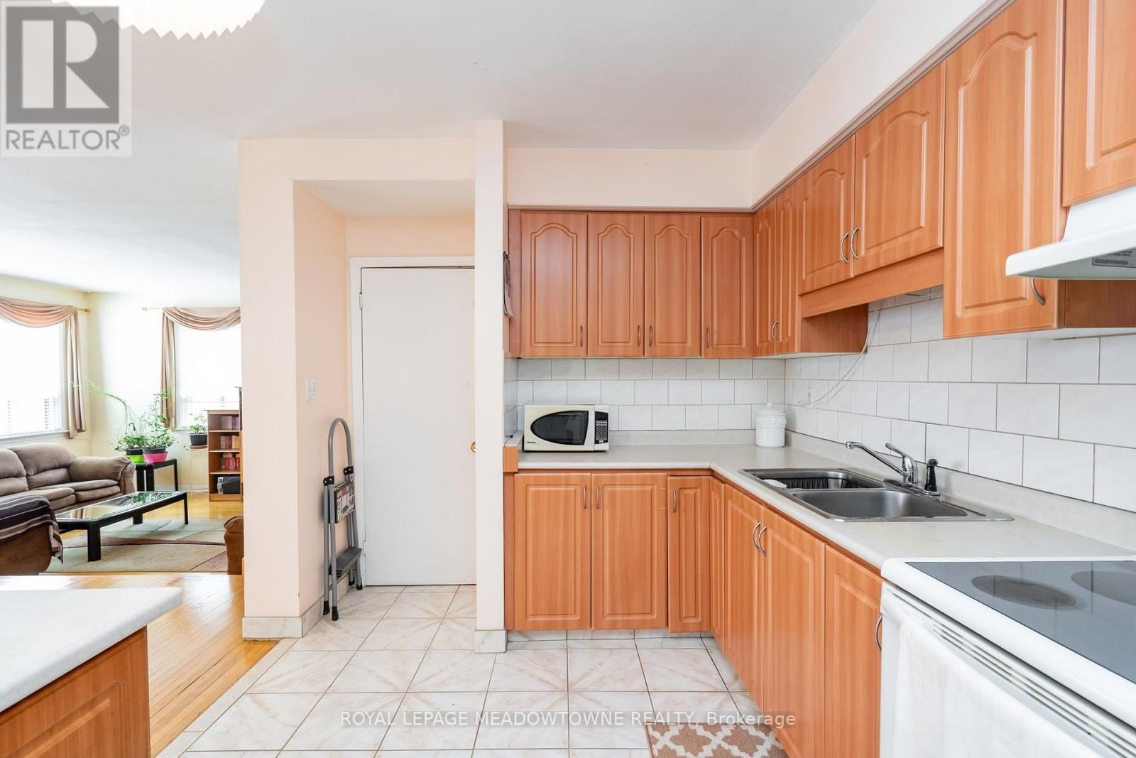 19 - 61 ARDGLEN DRIVE Image 8