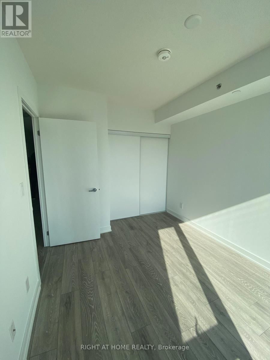 B815 - 3200 DAKOTA COMMON Image 10