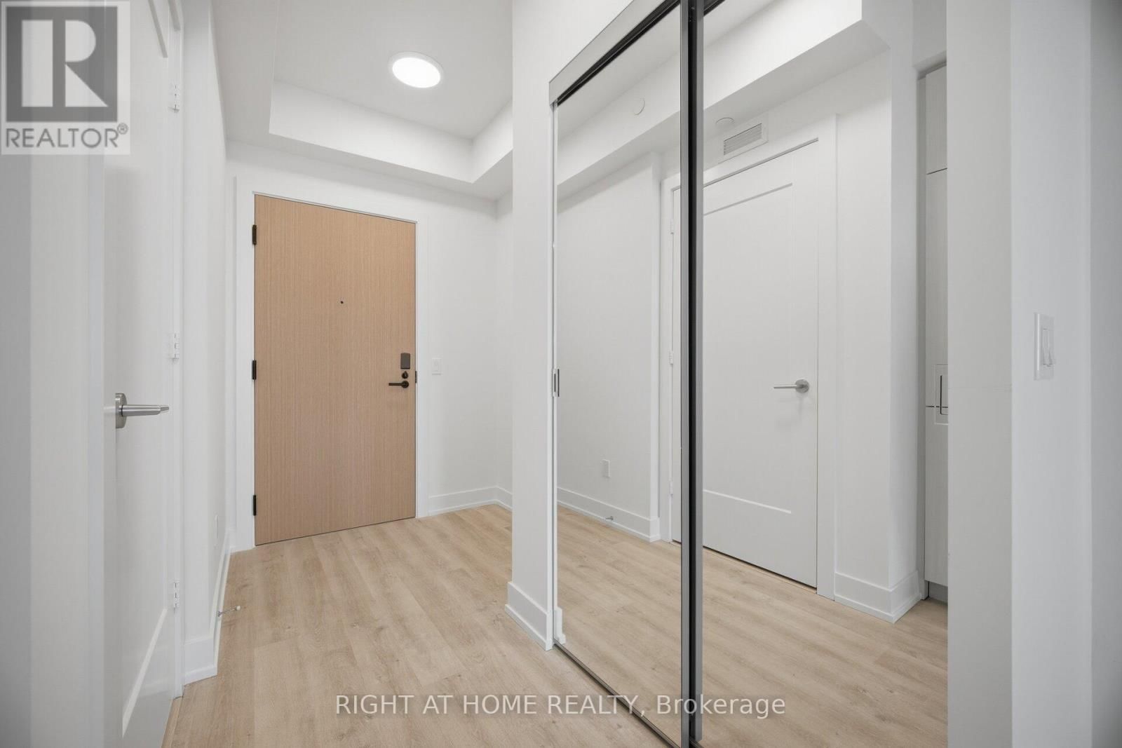 2101 - 60 CENTRAL PARK ROADWAY Image 13