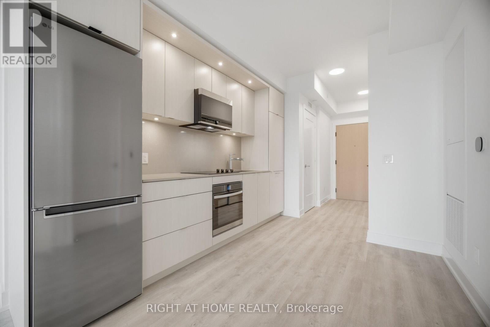 2101 - 60 CENTRAL PARK ROADWAY Image 14