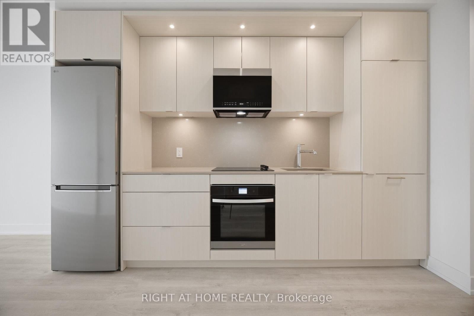 2101 - 60 CENTRAL PARK ROADWAY Image 16