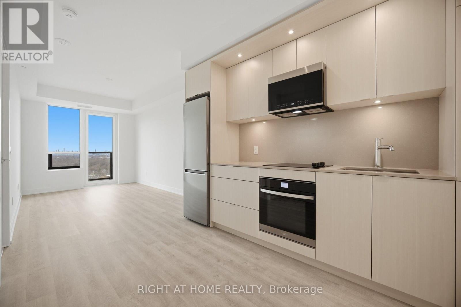 2101 - 60 CENTRAL PARK ROADWAY Image 17