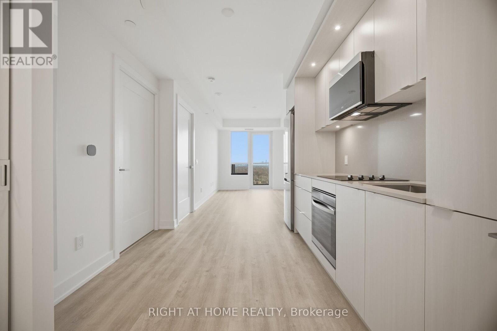 2101 - 60 CENTRAL PARK ROADWAY Image 18