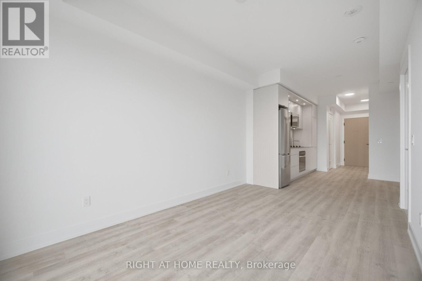 2101 - 60 CENTRAL PARK ROADWAY Image 20