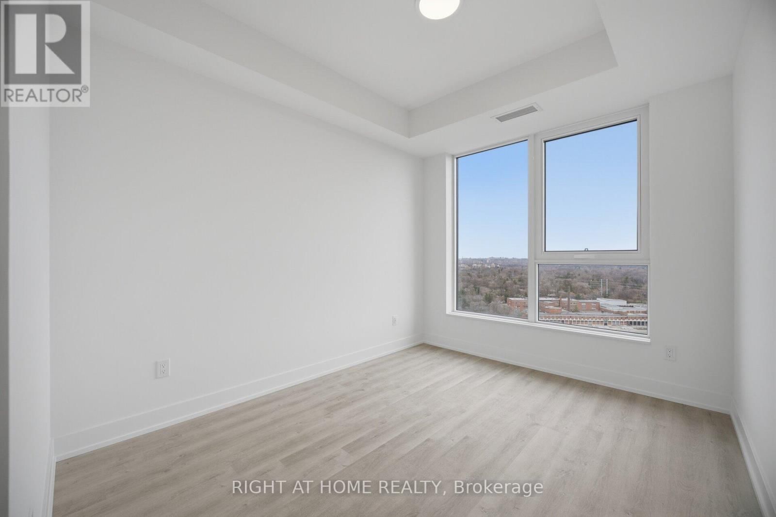 2101 - 60 CENTRAL PARK ROADWAY Image 25