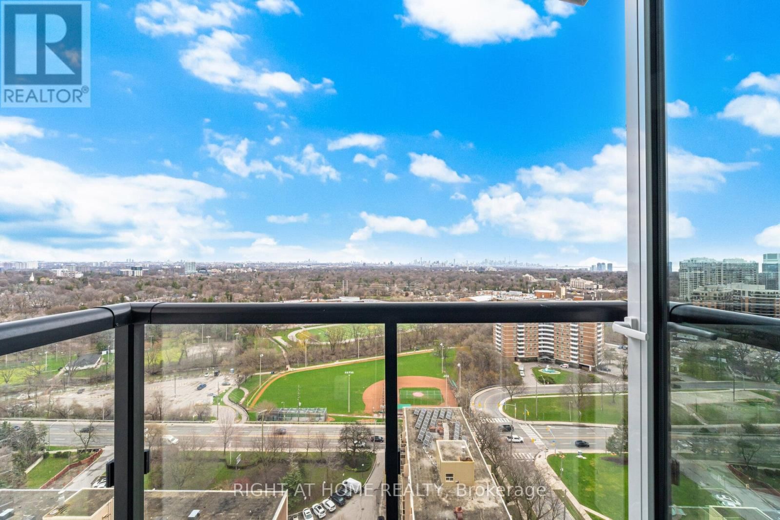 2101 - 60 CENTRAL PARK ROADWAY Image 31