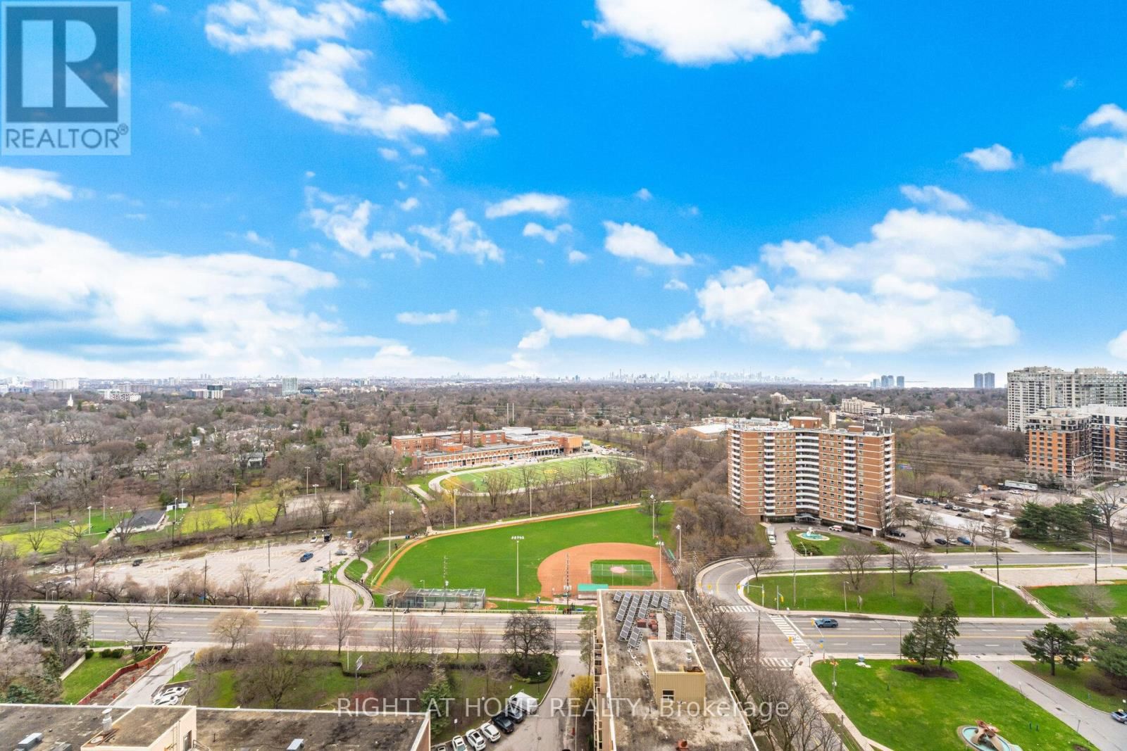 2101 - 60 CENTRAL PARK ROADWAY Image 32