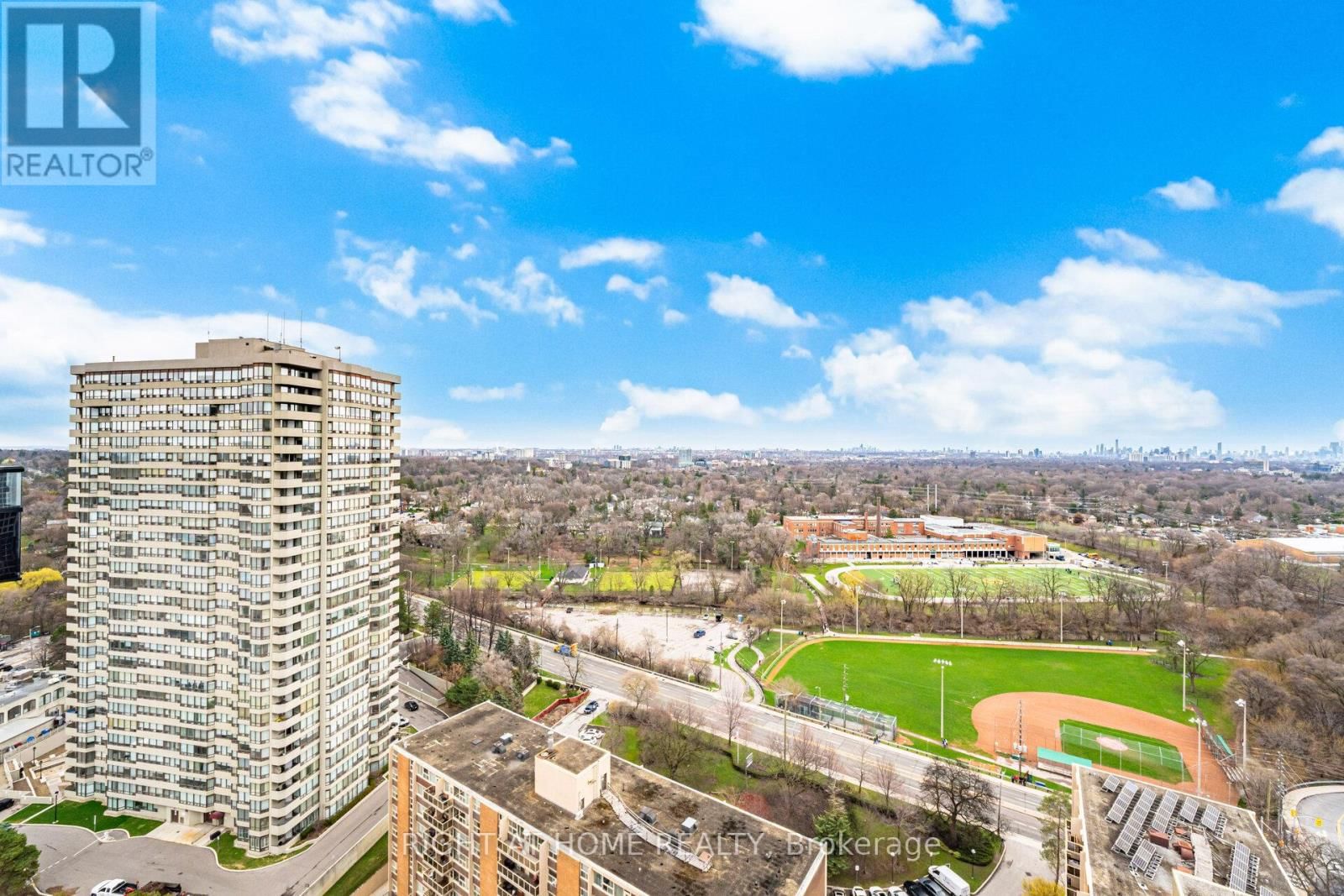 2101 - 60 CENTRAL PARK ROADWAY Image 33