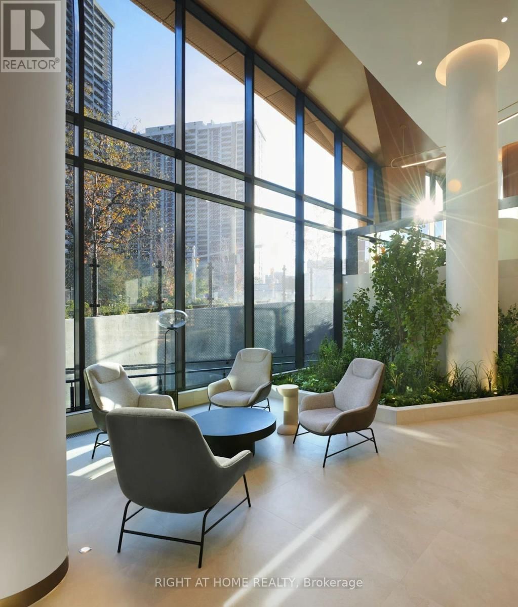 2101 - 60 CENTRAL PARK ROADWAY Image 8