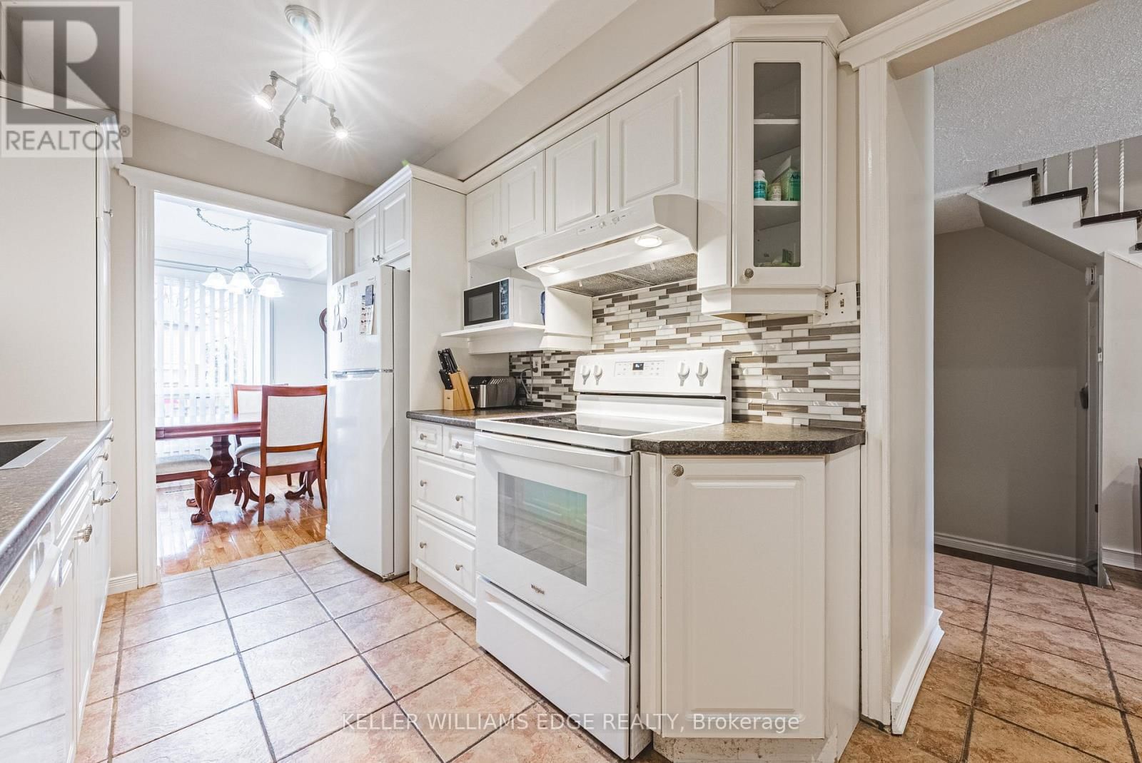 60 - 1576 NEWLANDS CRESCENT Image 13