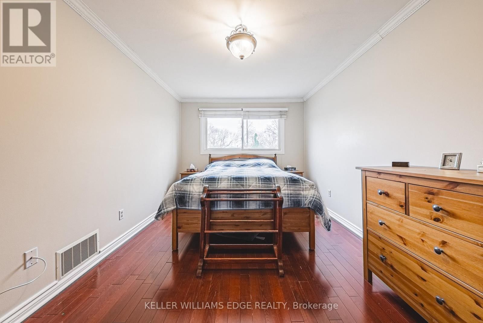 60 - 1576 NEWLANDS CRESCENT Image 19