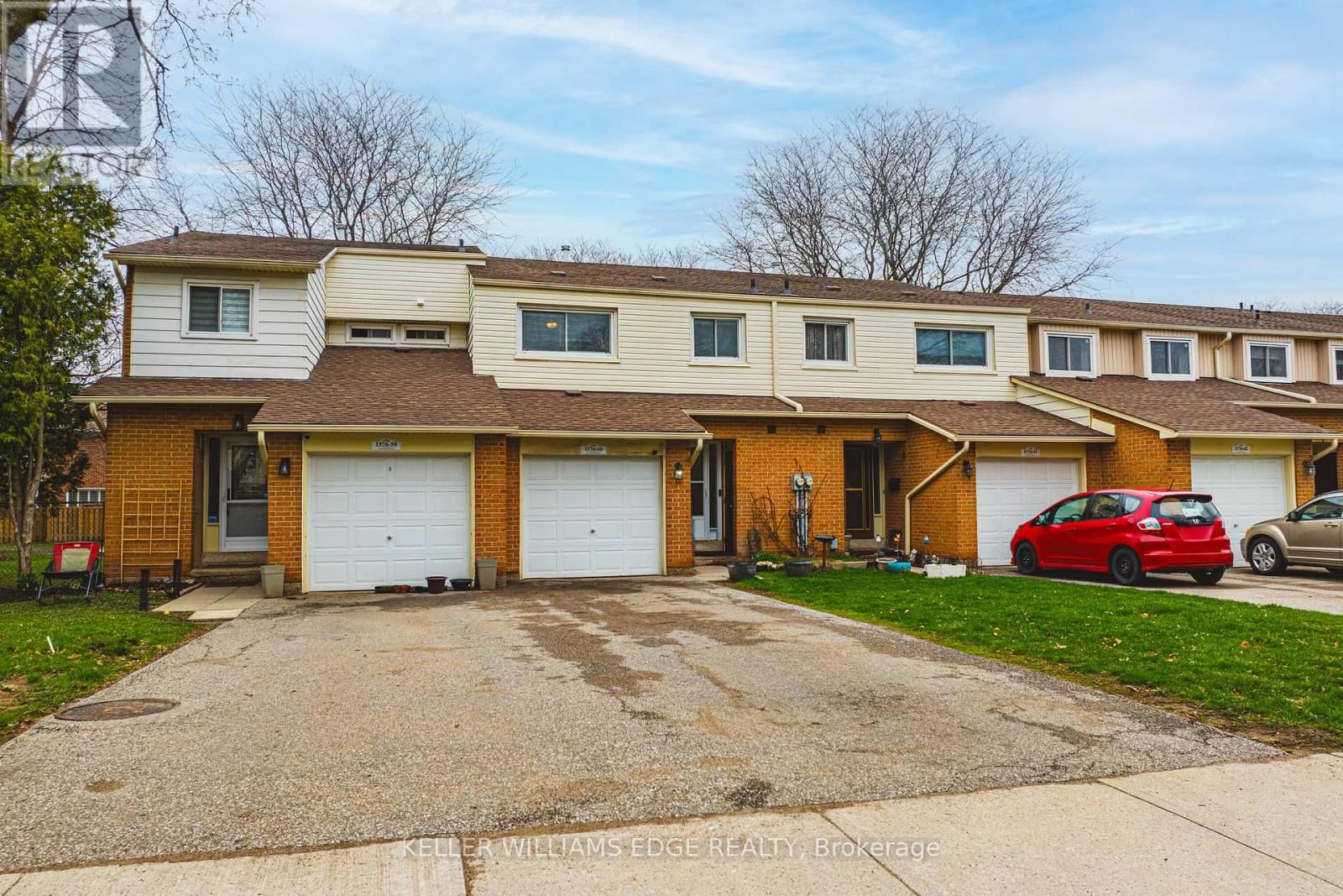 60 - 1576 NEWLANDS CRESCENT Image 2