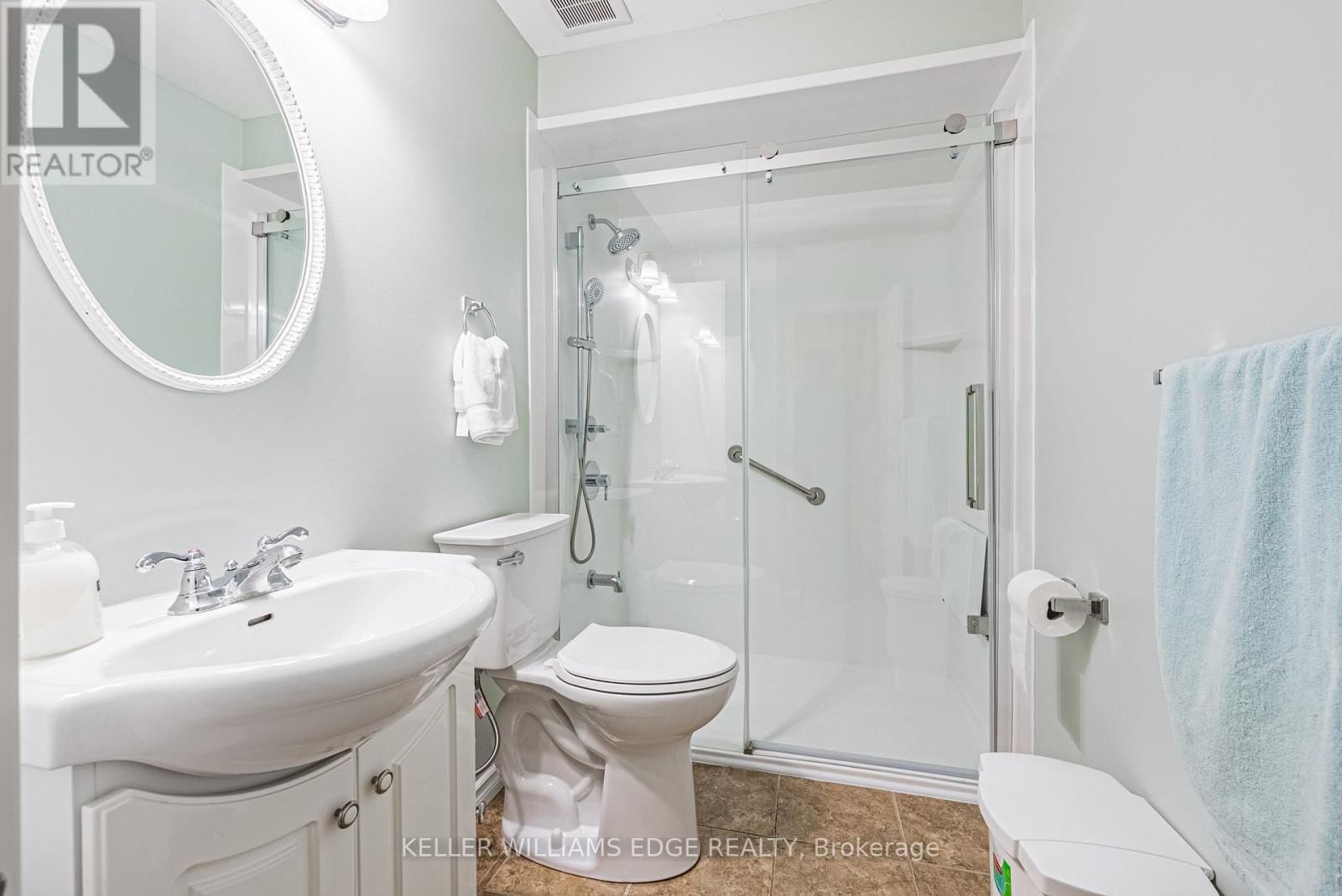 60 - 1576 NEWLANDS CRESCENT Image 21