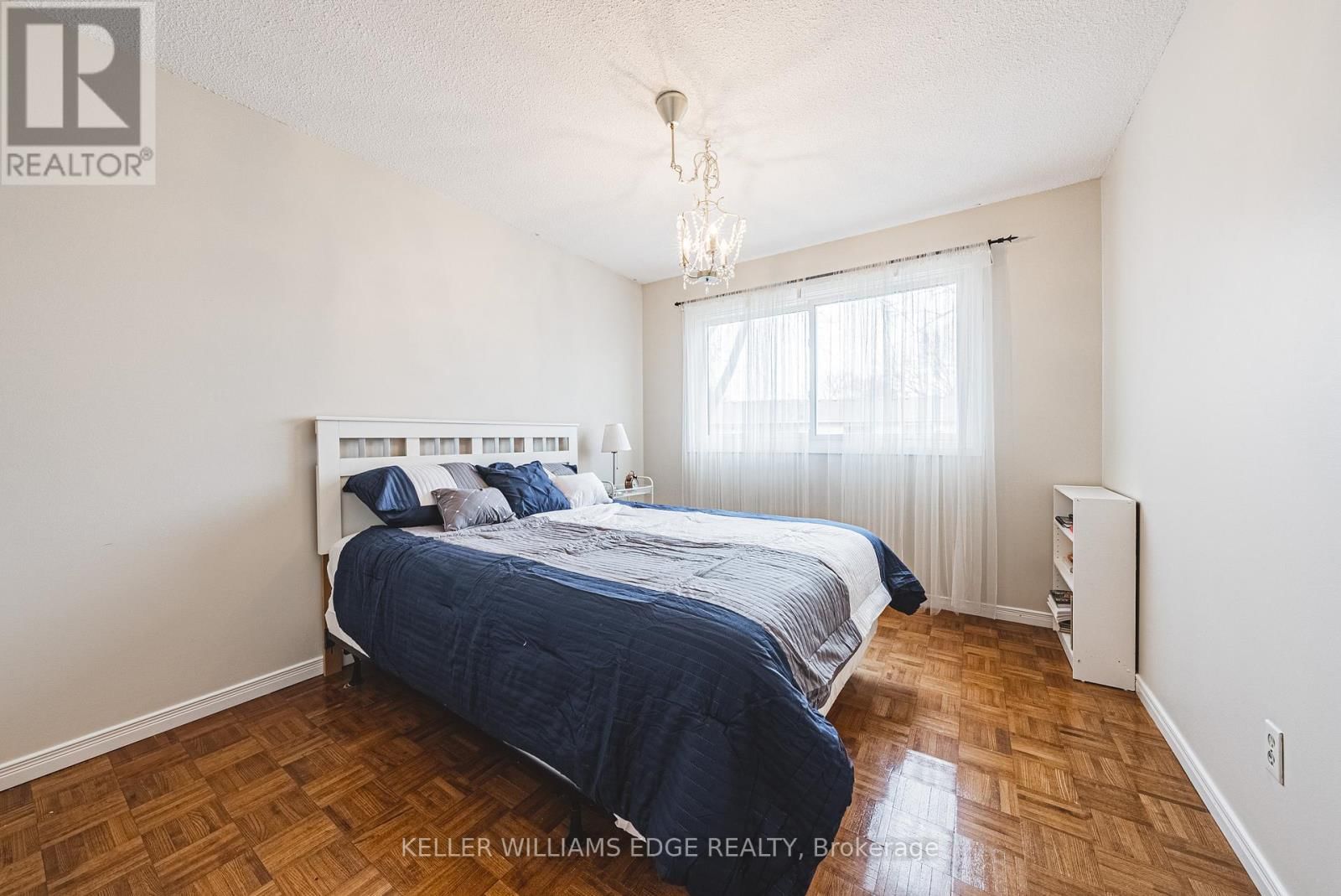 60 - 1576 NEWLANDS CRESCENT Image 25