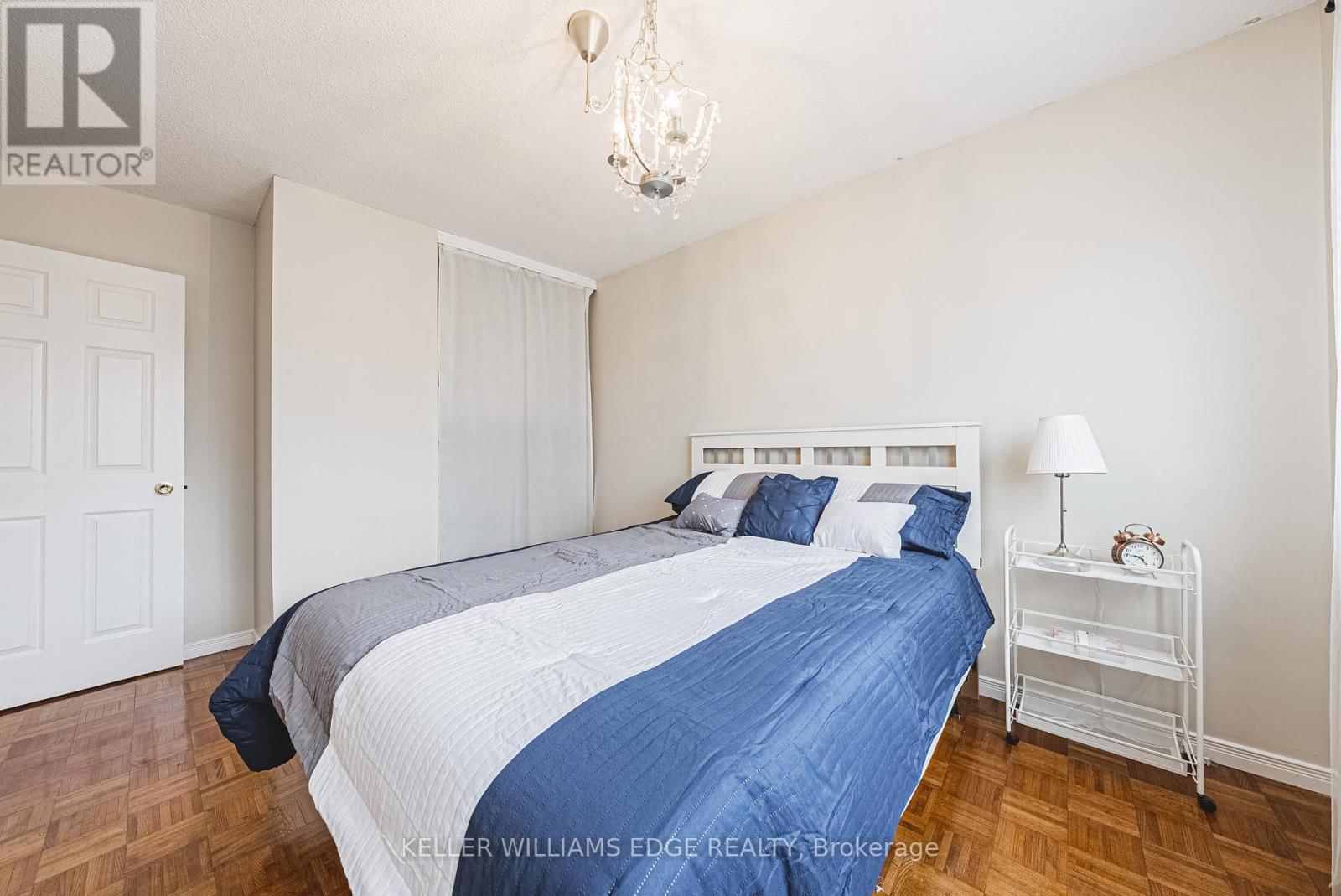 60 - 1576 NEWLANDS CRESCENT Image 26