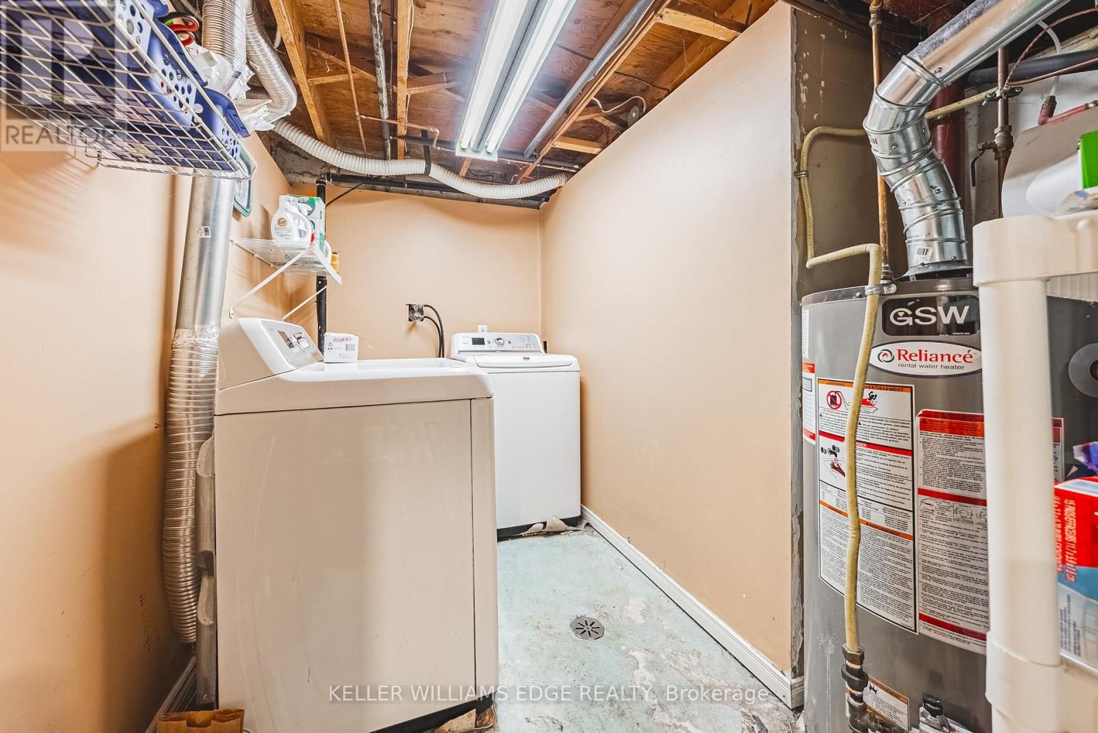 60 - 1576 NEWLANDS CRESCENT Image 27