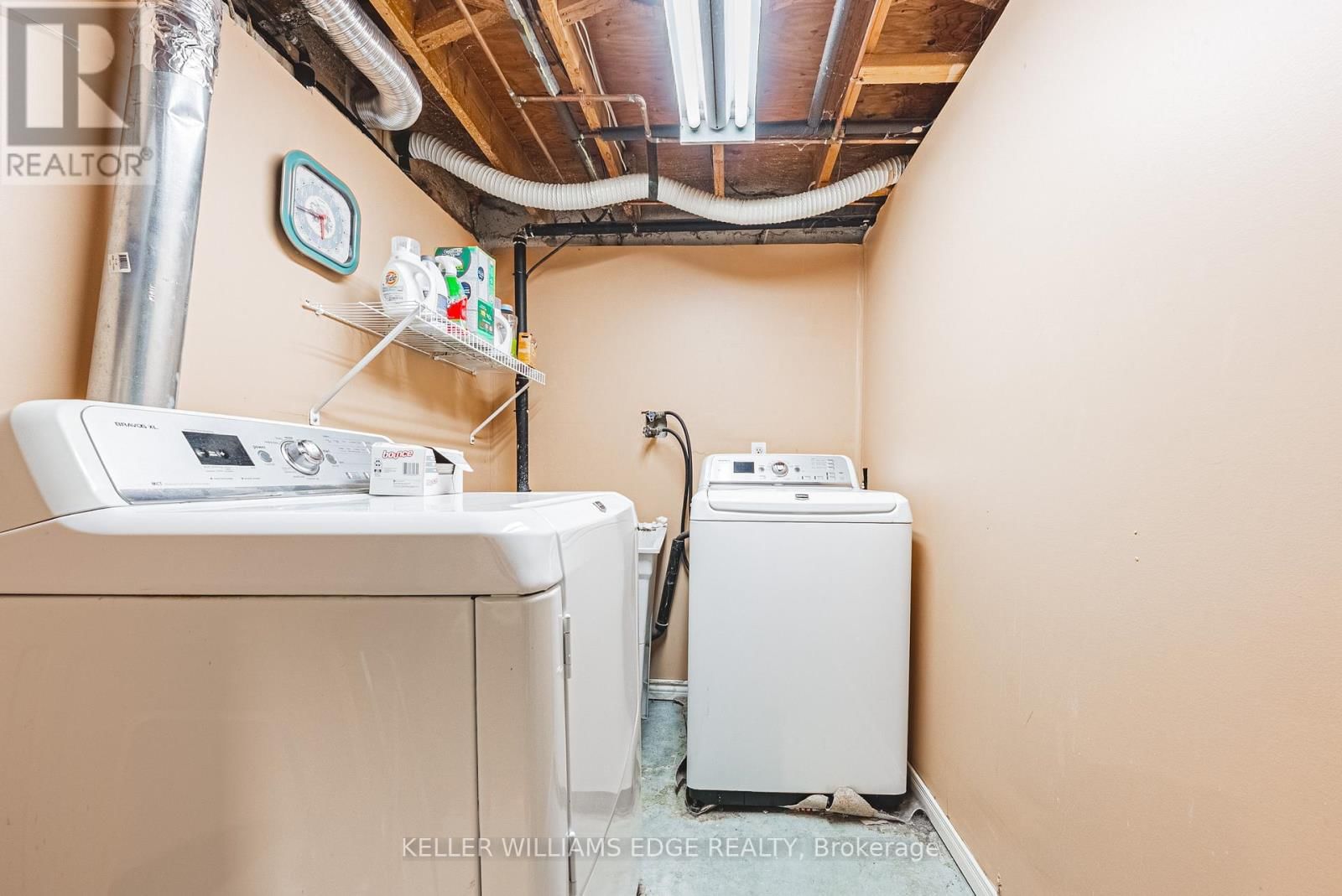 60 - 1576 NEWLANDS CRESCENT Image 28