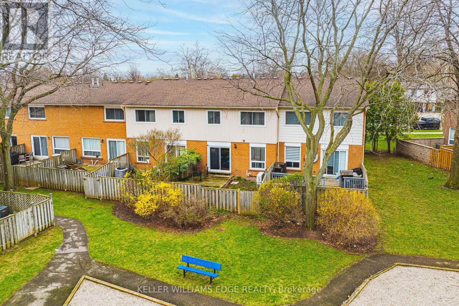 60 - 1576 NEWLANDS CRESCENT Image 32