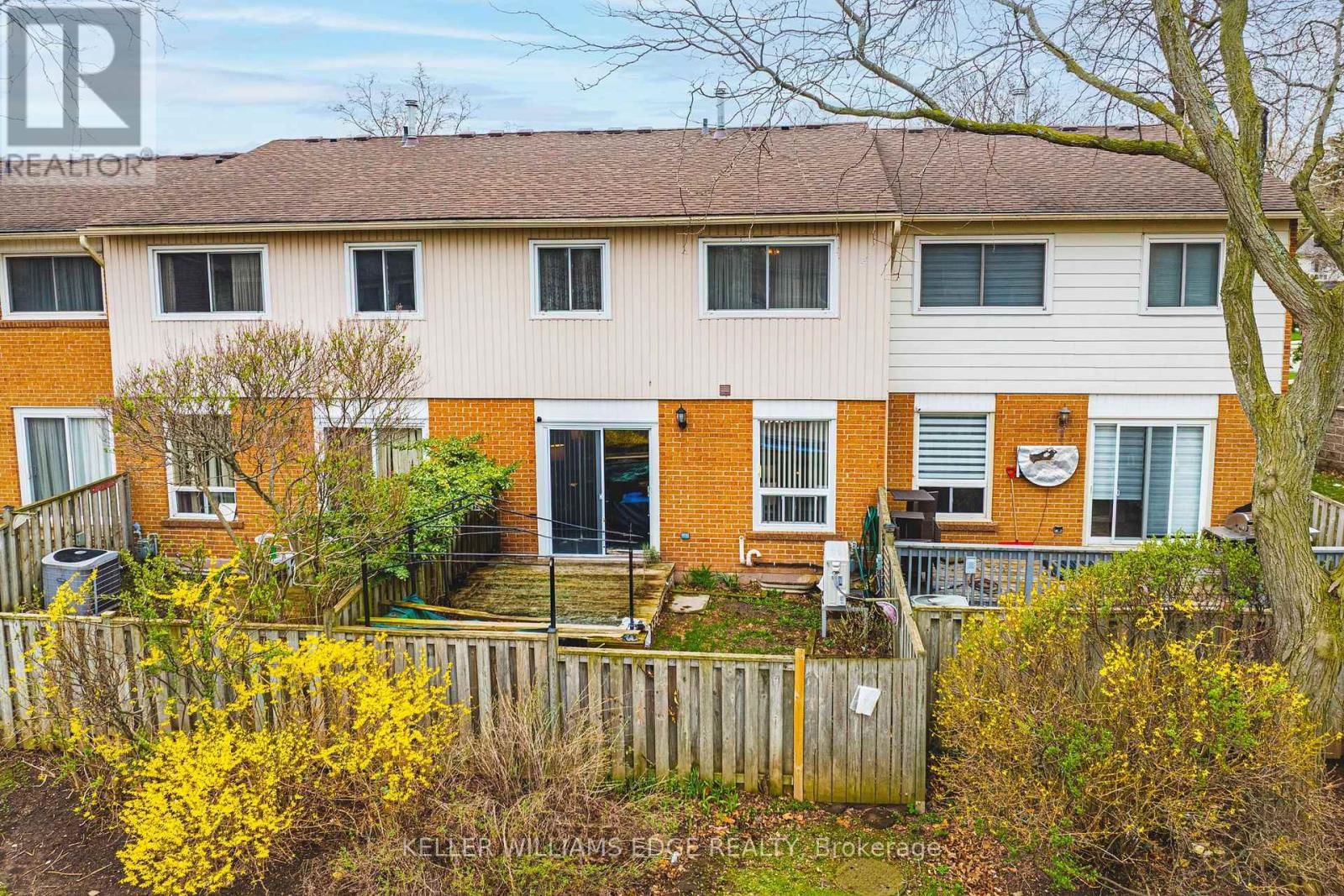 60 - 1576 NEWLANDS CRESCENT Image 33