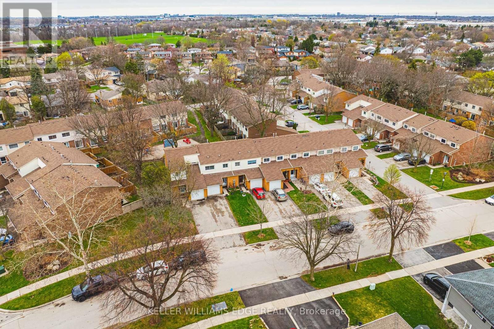 60 - 1576 NEWLANDS CRESCENT Image 34