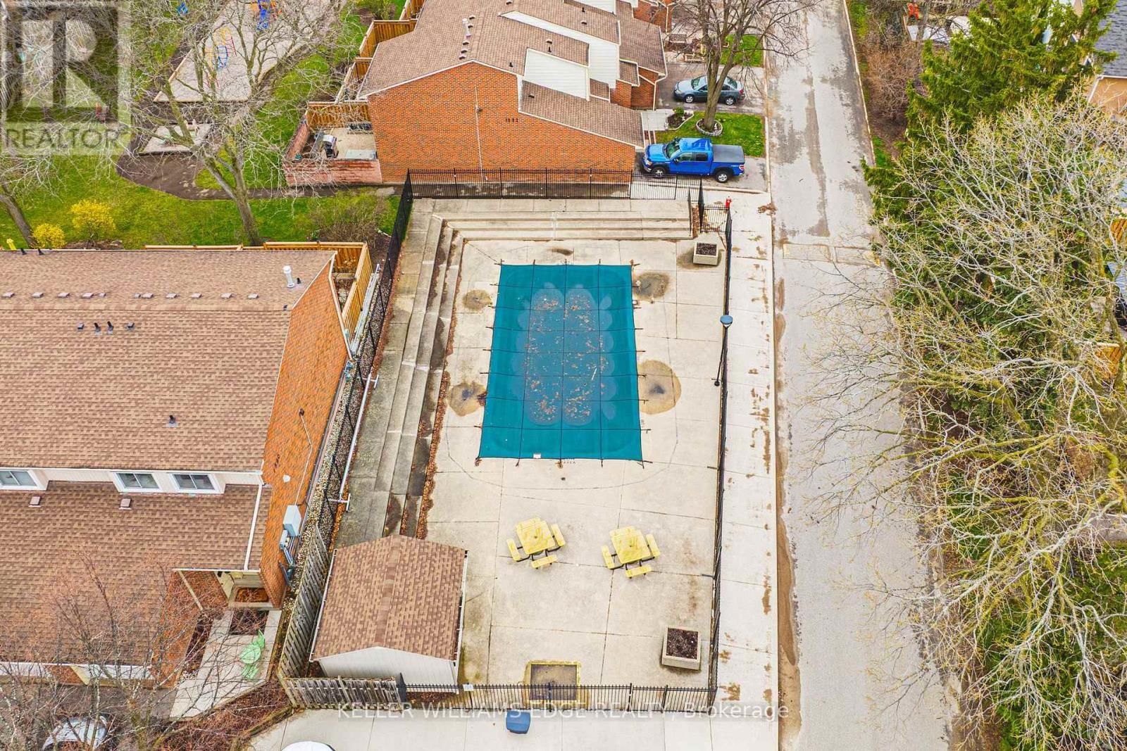 60 - 1576 NEWLANDS CRESCENT Image 36