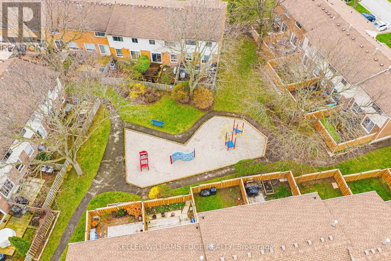 60 - 1576 NEWLANDS CRESCENT Image 37