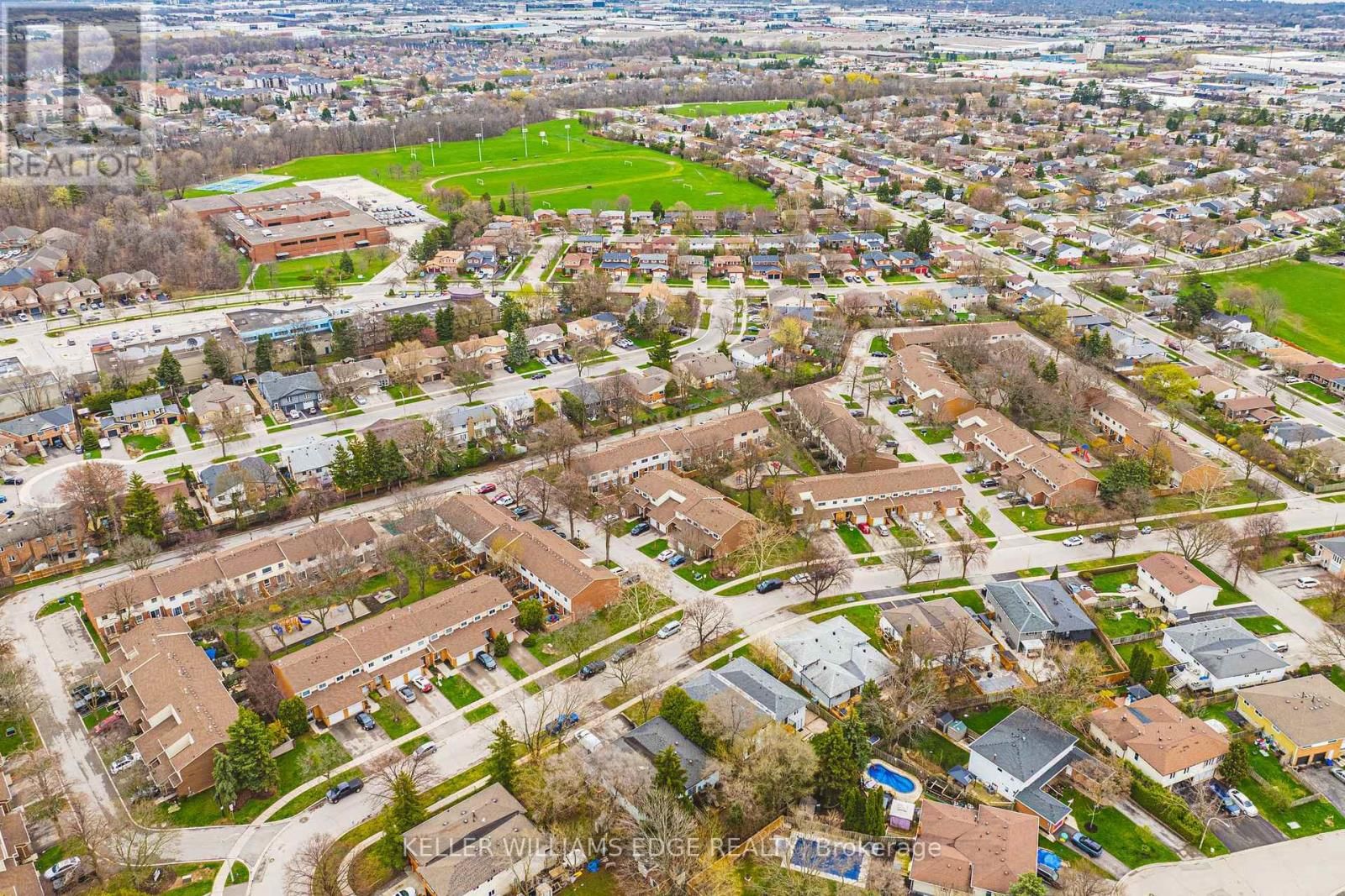 60 - 1576 NEWLANDS CRESCENT Image 38