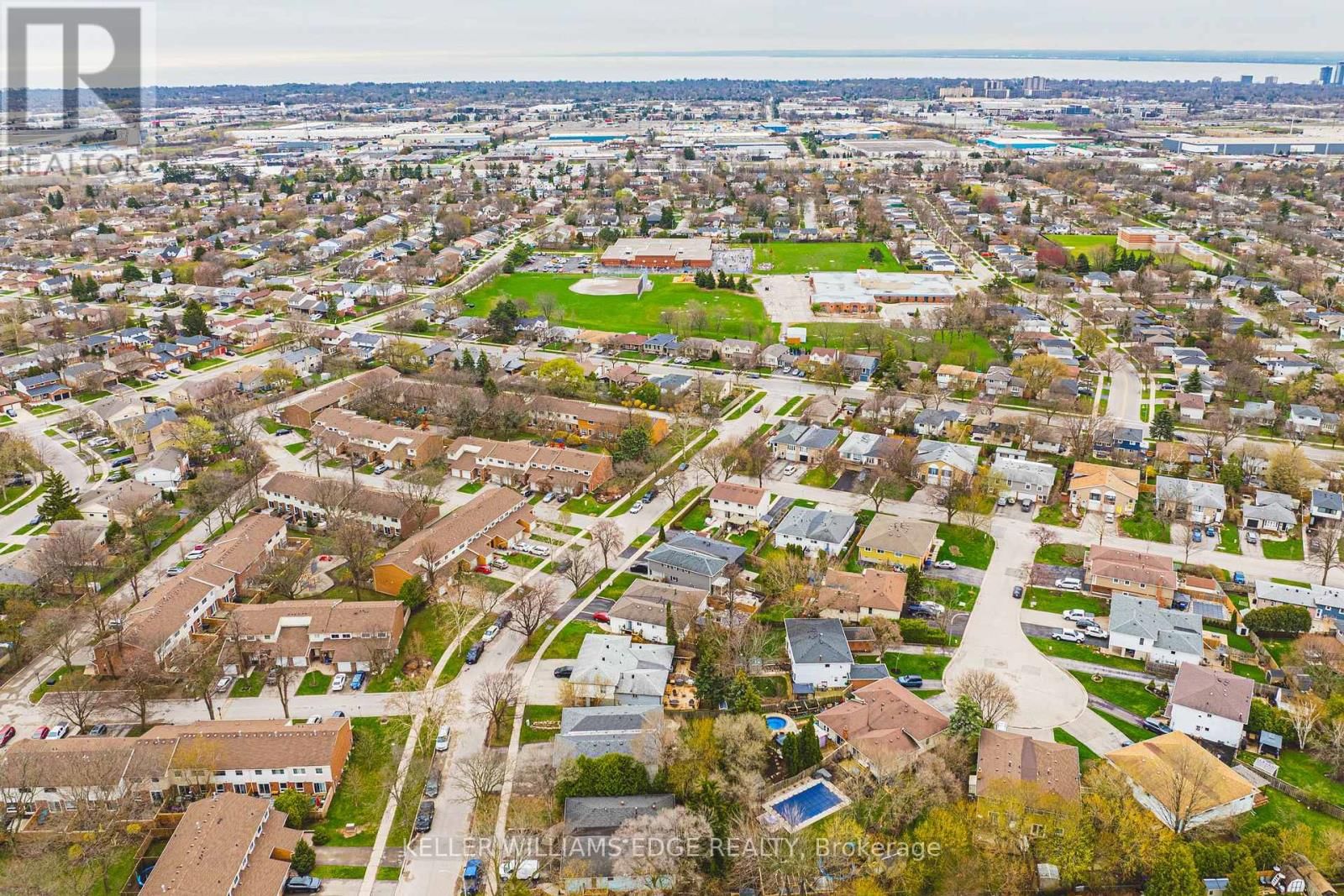 60 - 1576 NEWLANDS CRESCENT Image 39